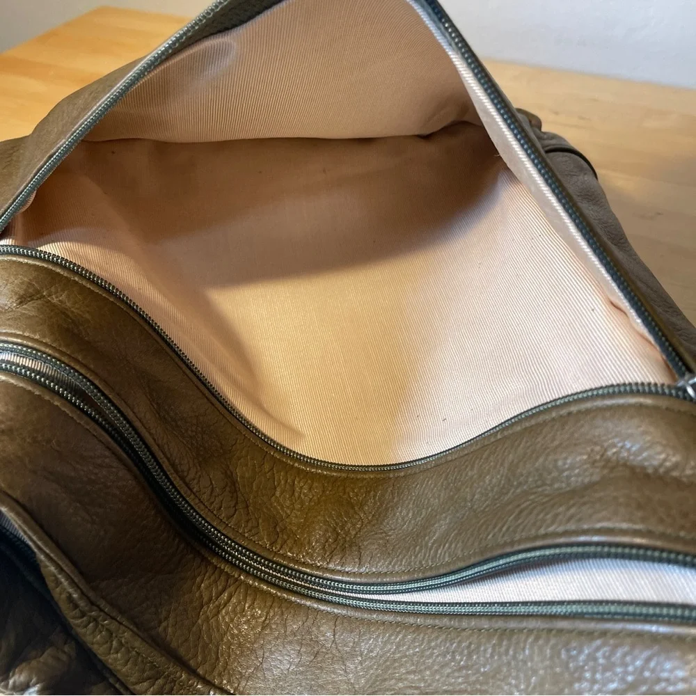 Sven USA Leather Carryall Bag Style 701 Avocato Green Angled Shoulder Bag